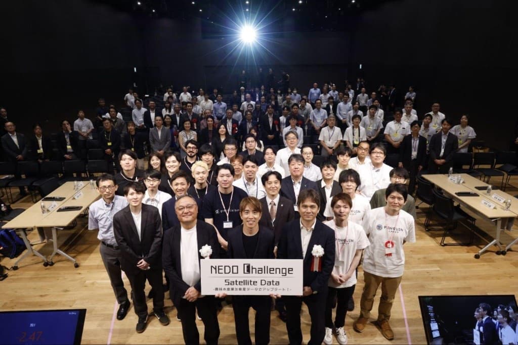 本プログラムのアンバサダーを務めるアイドルグループ「SUPER EIGHT」の村上 信五さんとの記念撮影